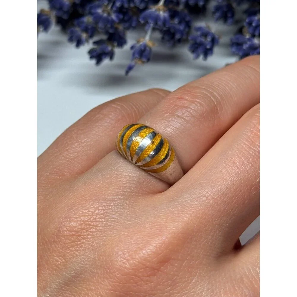 925 STERLING SILVER ENAMEL RING SIZE 6